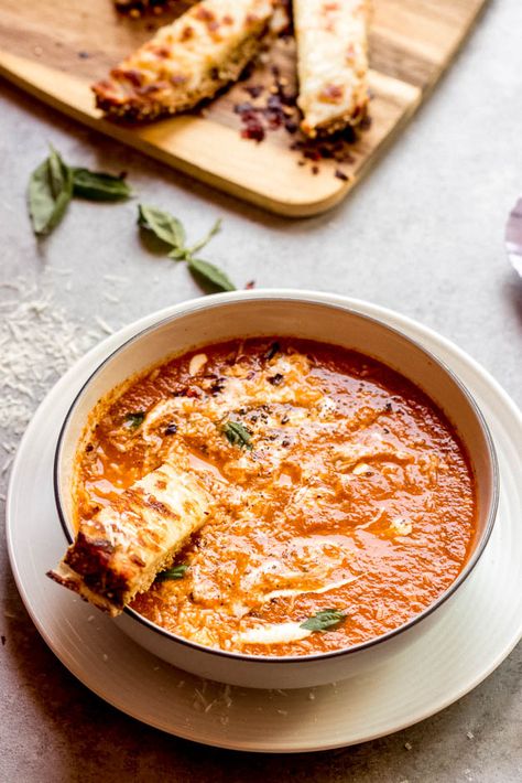 Ina Garten's roasted tomato basil soup. It's one of the best recipes out there. #tomatosoup #tomatobasilsoup #summersoup Roasted Soup, Tomato Basil Soup Recipe, Roasted Tomato Basil Soup, Winter Soup Recipe, Soup Appetizers, Ina Garten Recipes, Basil Soup, Tomato Basil Soup, Roasted Tomato