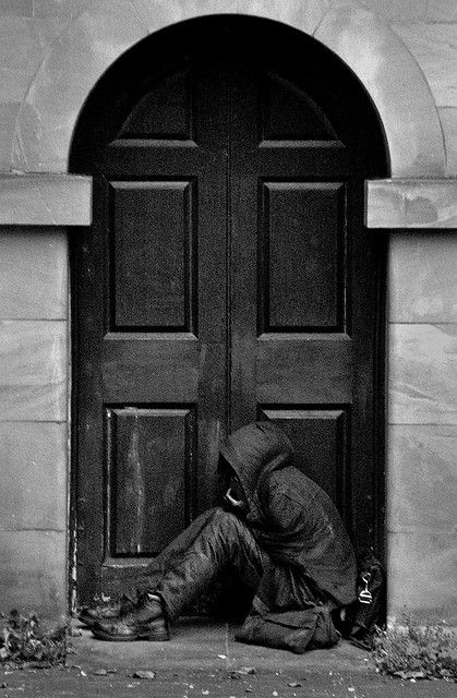 I had a really hard day today, but I came home, opened the door to a place I could lay my head, be warm and dry. This person did not. Bless her Lord and open that door. Shame on me for overlooking  and forgetting my blessings. Homelessness Art, St John's Church, Le Cri, Homeless People, Sleeping Bags, Lost Soul, Helping The Homeless, Documentary Photography, 영감을 주는 캐릭터