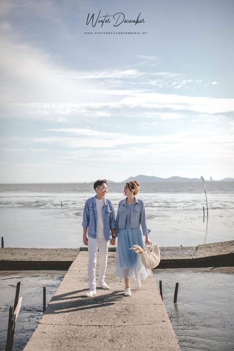 Prewedding Photography Casual, Korean Prewedding Photography, Pre Nup Photoshoot, Prenup Outfit, Prenuptial Photoshoot, Korean Couple Photoshoot, Prewedding Outdoor, Pre Wedding Photoshoot Outfit, Korean Wedding Photography