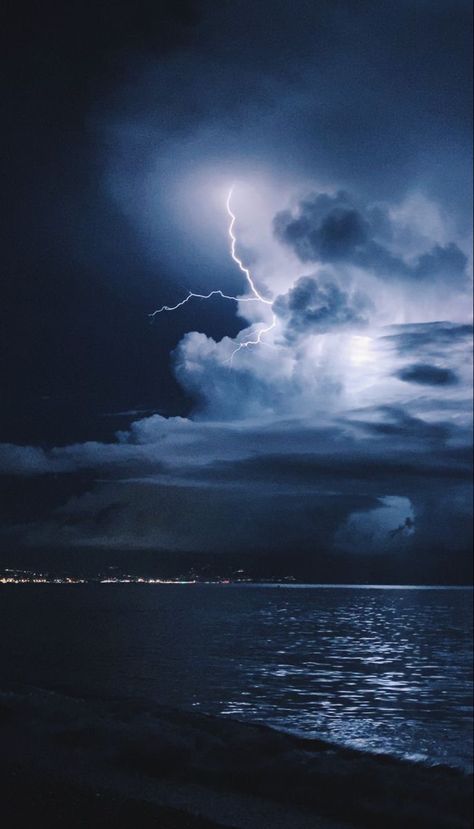 Dark Blue Lightning Aesthetic, Storm Beach Aesthetic, Storm On Beach, Beach Storm Aesthetic, Blue Storm Aesthetic, Lighting Aesthetic Storm, Blue Lightning Aesthetic, Sky Png Video, Thunderstorm Pictures