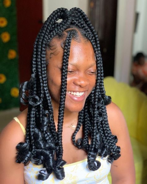 Short Single Braids, Short Knotless Braids With Curly Ends, Short Knotless Box Braids, Short Knotless, Protective Styles For Natural Hair Short, Ghana Braids Hairstyles, Hairstyles Braid, Medium Box Braids, Short Box Braids Hairstyles