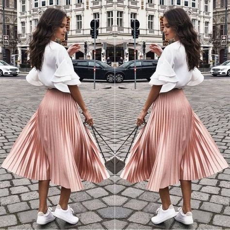 #faldas Pleated Skirt Outfit Ideas, Pink Skirt Outfit, Pink Skirt Outfits, Skirts With Sneakers, Pleated Skirt Outfit, Metallic Pleated Skirt, Pink Pleated Skirt, Make Your Outfit, Pleated Skirts