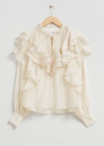 White Ruffle Blouse, White Blouse Top, Frill Blouse, Chloe Dress, Tie Neck Tops, Chic Blouses, Simply Chic, Bow Blouse, Ruffle Shirt