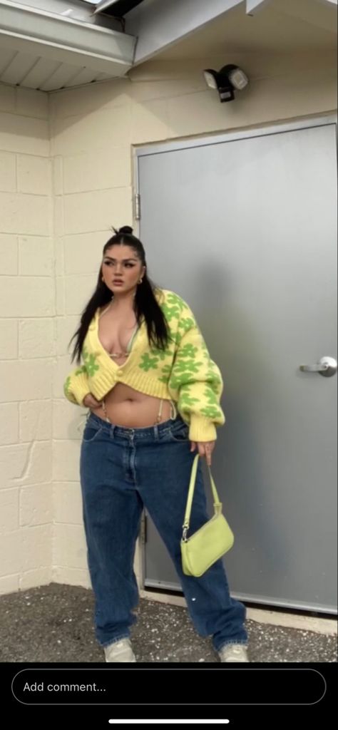 Tube Top Big Chest Outfit, Mid Size Baddie, Y2k Style Plus Size, Baggy Pants Outfit Midsize, Y2k Aesthetic Outfits Plus Size, Midsize Baddie, Plus Skirt Outfits, Curvy Y2k Fashion, 2000s Plus Size Fashion