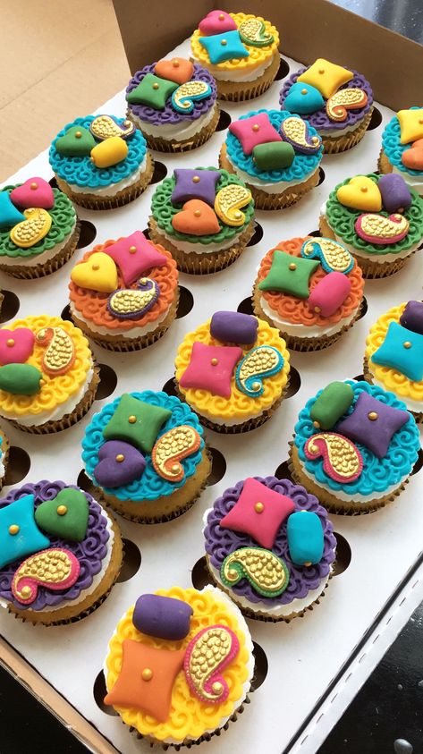 Mehndi/mendi/mendhi cupcakes Mehndi Cake Ideas Pakistani, Dholki Dessert, Dholki Cupcakes, Dholki Cake Ideas, Dholki Favors, Mehndi Cake Ideas, Mehndi Cupcakes, Mehndi Favours, Mehndi Favors