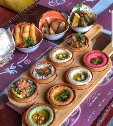 Table Presentation For Food, Middle Eastern Tea Party, Lebanese Dinner Table, Lebanese Mezze, Amazing Food Platters, Catering Food Displays, Party Food Buffet, Catering Ideas Food, Party Food Platters