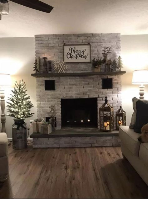 Fireplace Interior Ideas, Rustic Farmhouse Glam, Newest Home Trends 2023, Decorating Old Fireplace, Rustic Fireplaces Farmhouse Style, Fireplace Ideas Farmhouse, Fire Places Decoration Ideas, Fireplace Lighting Ideas, Living Room Decor With Fireplace