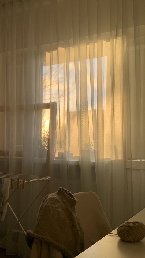 Sunlight Through Curtains, Sun Coming Through Window Aesthetic, Sunlight Astethic, Soft Cozy Aesthetic Wallpaper, Soft Sunlight Aesthetic, Low Brightness Aesthetic, Window Sunlight Aesthetic, Window Light Aesthetic, Bedroom Window Aesthetic