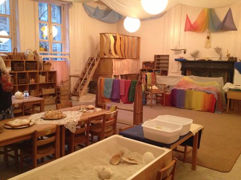 Kindergarten Classroom at the Rudolf Steiner School of New York City Kindergarten Classroom Aesthetic, Education Aesthetic, Waldorf Classroom, Waldorf Preschool, Waldorf Kindergarten, Montessori Environment, Steiner School, Preschool Rooms, Waldorf Homeschool