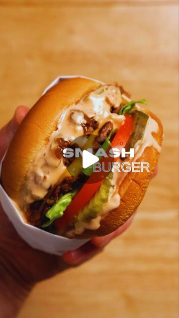 Raquel & Alexia | Digital Marketing on Instagram: "🍔 SMASH BURGER 🍔 

• 1lb ground beef 

• 1 onion 

• 1 tomato 

• 1 whole pickle 

• pickle juice 

• salt & pepper 

• 2 slices cheddar cheese 

• brioche buns 

• mayo 

• ketchup 

• mustard 

• paprika 

• garlic powder 

• black pepper 

• lettuce 

✨FOLLOW FOR MORE ✨

#cheeseburger #smashburger #foodie #yummy #easy #easyrecipes #foodporn #fyp #viral #memorialday #digitalmarketing #instafood

*this video does not belong to me, it's an easy and fast recipe and wanted to share with you guys*" Burger Video, Smash Burger Recipe, Best Burger Recipe, Cheese Burger, Pickle Juice, Beef Burger, Smash Burger, Brioche Buns, Burger Recipes