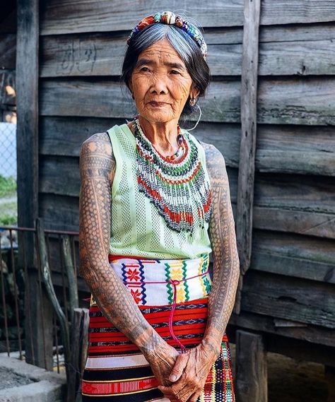 Whang-Od, a beautiful and legendary 100-year -old artist from the Butbut Kalinga tribe in Buscalan, a rural region of the 🇵🇭, employs a… Whang Od, Tattoo Artists Near Me, Filipino Tattoos, Filipino Culture, Senior Project, Old Woman, Simple Shirts, Varanasi, Girl Crushes