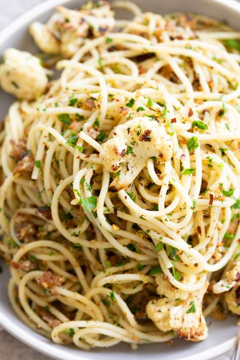 Easy Spaghetti with toasted garlic breadcrumbs and blistered cauliflower. Vegan Pasta with breadcrumbs, pasta wth roasted cauliflower. #Vegan #Nutfree #Soyfree #Recipe #spaghetti #toastetdbreadcrumbs #VeganRicha Pasta With Cauliflower And Breadcrumbs, Pasta With Breadcrumbs, Cauliflower Spaghetti, Soup With Garlic Bread, Pasta With Cauliflower, Spaghetti Soup, Cauliflower Vegan, Cauliflower Pasta, Vegan Richa