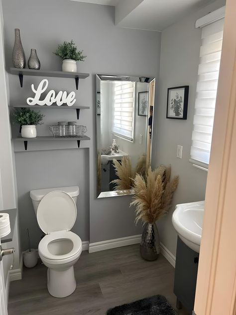 Small Grey Bathroom Ideas, Small Grey Bathroom, Grey Powder Room, Grey Bathroom Ideas, Small Grey Bathrooms, Beautiful Bathroom Decor, Black Bathroom Decor, Bathroom Decor Themes, Apartment Decorating Living