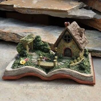 Village Miniature, Clay Fairy House, Fairy Village, Fairy House Diy, Fairy Garden Crafts, Fairy Garden Designs, Faeries Gardens, Deco Nature, Clay Fairies