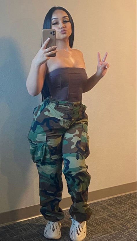 Rate This Cargo pants outfit From ⭐1~10. SAVE & FOLLOW i will update everyweek. Teen Fashion Trends, Cute Birthday Outfits, Fasion Outfits, Cargo Pants Outfit, Stylish Summer Outfits, Curvy Women Jeans, Cute Swag Outfits, Curvy Girl Outfits, Baddie Outfits Casual