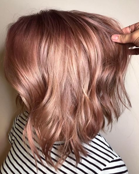 Rose Gold Blonde, Rose Blonde, Partial Highlights, Beige Hair, Gold Blonde, Rosé Brown, Dark Makeup, Layered Bob, Rose Gold Hair