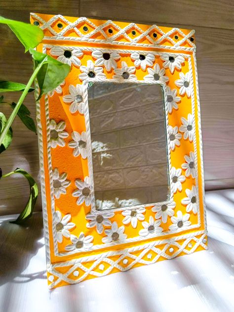 Follow for more Lippan Art Mirror Square, Mirror Crafts Diy, Mirror Lippan Art, Photo Frame Ideas Handmade, Paint A Mirror Frame, Paint A Mirror, Lipan Art, Painted Mirror Art, Wall Art Tutorial