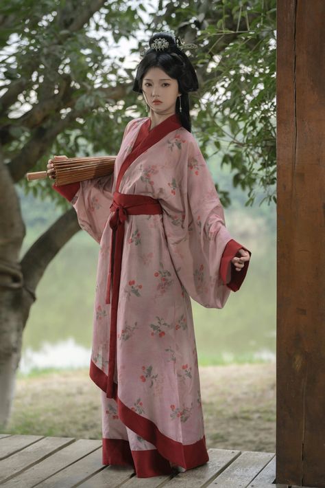 Historical Asian Fashion, Chinese Outfits Modern, Han Dynasty Hanfu, Han Dynasty Clothing, Ancient Japanese Clothing, Chinese Historical Fashion, 1800s Clothing, East Asian Fashion, Japan Outfits