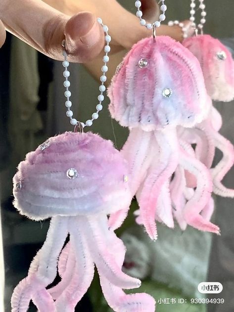 Jellyfish Minecraft, Clothing Diys, Pipe Cleaner Art, Pretty Crafts, Kawaii Diy, Pipe Cleaner Crafts, Flower Gift Ideas, Pinterest Diy Crafts, Baby Cow