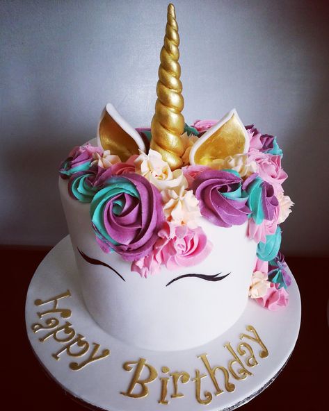 Unicorn Birthday Party Cake, Unicorn Desserts, Savory Cakes, Unicorn Birthday Cake, Hazelnut Cake, Buttercream Wedding Cake, Magic Cake, Unicorn Cake, Unicorn Birthday Parties