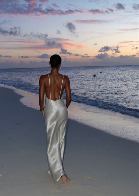 Jasmin Tookes, Beach Fashion Shoot, Beautiful Photoshoot Ideas, Summer Picture Poses, Jasmine Tookes, Resort Outfit, Vacation Pictures, Beach Poses, Beach Photoshoot