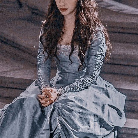 Narnia Dresses, Mideval Dress, Medieval Aesthetic, Youngest Daughter, Royal Aesthetic, Period Dress, Aesthetic Dress, Fantasy Magic, Old Fashion Dresses