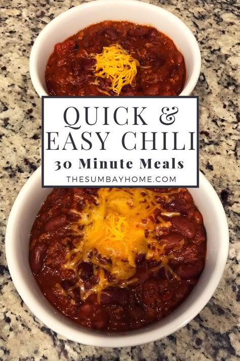 This is a quick & easy homemade chili recipe that you can make in 30 minutes. It tastes delicious, your family will love it, and it couldn't be easier to make. This chili can be made with ground turkey or beef and turns out great either way. Enjoy! #Chili #HomemadeChili #EasyChili #30MinMeals #30MinuteMeals #QuickDinnerIdeas #TurkeyChili #BeefChili #HomestyleChili #Dinner #EasyMeal Easy Homemade Chili Recipe, Quick Chili Recipe, Winning Chili Recipes, Chili Recipe Stovetop, Quick Chili, Easy Homemade Chili, Easy Chilli, Homemade Chili Recipe, Quinoa Chili