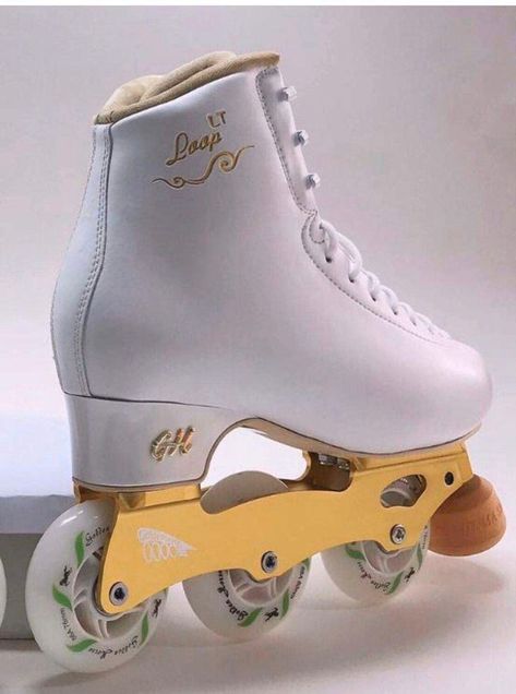 Roller Skating Outfits, Girls Roller Skates, Roller Blades, Retro Roller Skates, Roller Skate Shoes, Roller Shoes, Golden Horse, Roller Skaters, Dr Shoes