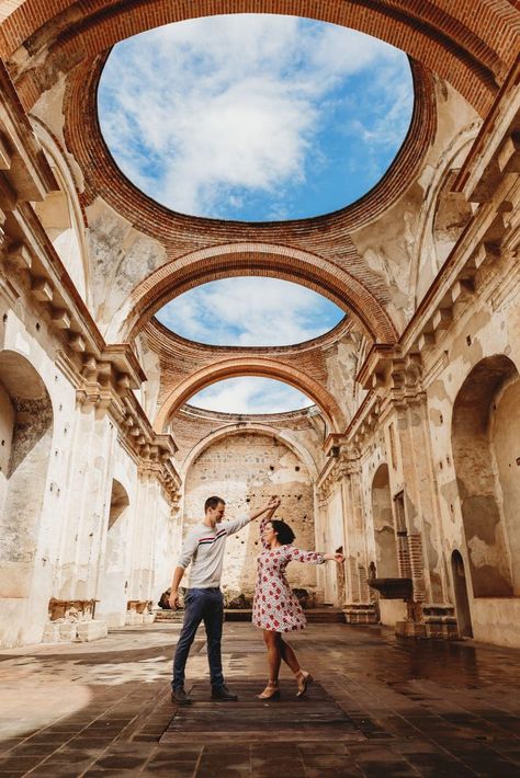 Antigua Guatemala Engagement, Antigua Guatemala Photo Ideas, Engagement Photos Antigua Guatemala, Antigua Guatemala Photoshoot, Unusual Engagement Photos, Guatemala Photoshoot, Cute Couple Romantic, Photo Ideas Creative, Dream Photoshoot