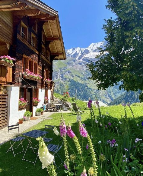 Swiss Cabin, Mountain Lake House, Swiss Cottage, Mountain Chalet, Swiss Chalet, Dream Family, Great View, Tour Guide, Beautiful World