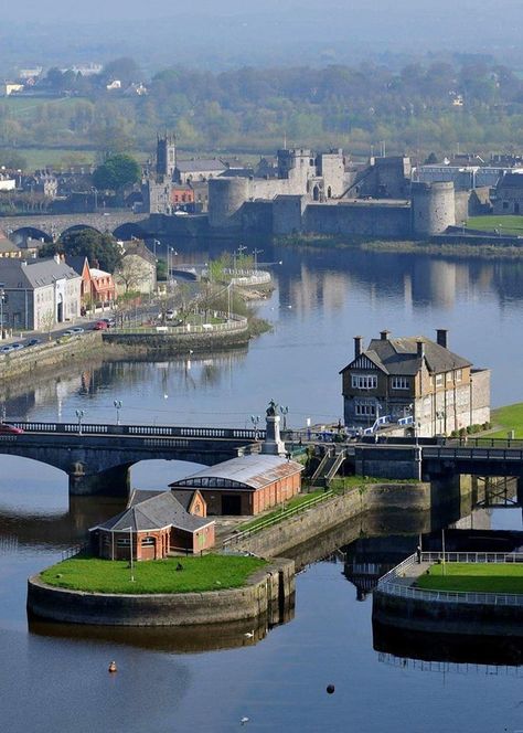 King Johns Castle Limerick, Irish Independence, Limerick City, Limerick Ireland, Fantasy Au, Castle Ireland, Ireland Photography, King John, Irish Landscape