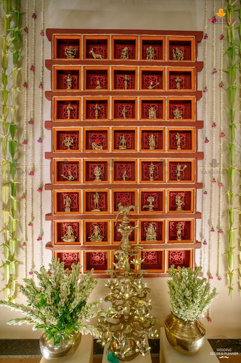 Chettinad Style Wedding Decor Traditional Event Decor, Satyanarayana Pooja Decoration Ideas, Chettinad House Interiors, Mandir Decor, Ambience Decor, Puja Decor, Pooja Decor, Antique Wall Decor, Wedding Background Decoration