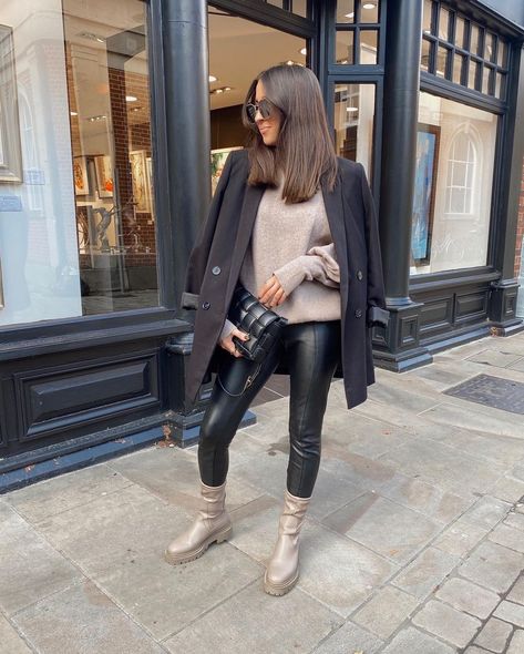 Sophie Apps | Daily Outfits pe Instagram: „Happy Sunday everyoneee aka roast dinner day 🥳🤍” Hm Shoes, Today Thought, Winter Inspo, Roast Dinner, Round Up, Winter Looks, Happy Sunday, Daily Outfits, Leather Pants