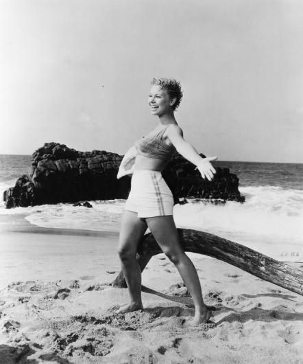 Bali Hai calls again! Mitzi Gaynor Kauai bound for South Pacific ... Mitzi Gaynor, Famous Comedians, Hawaii Magazine, Kauai Island, Classic Film Stars, Bali Hai, Noir Movie, Hollywood Beach, Theatre Poster