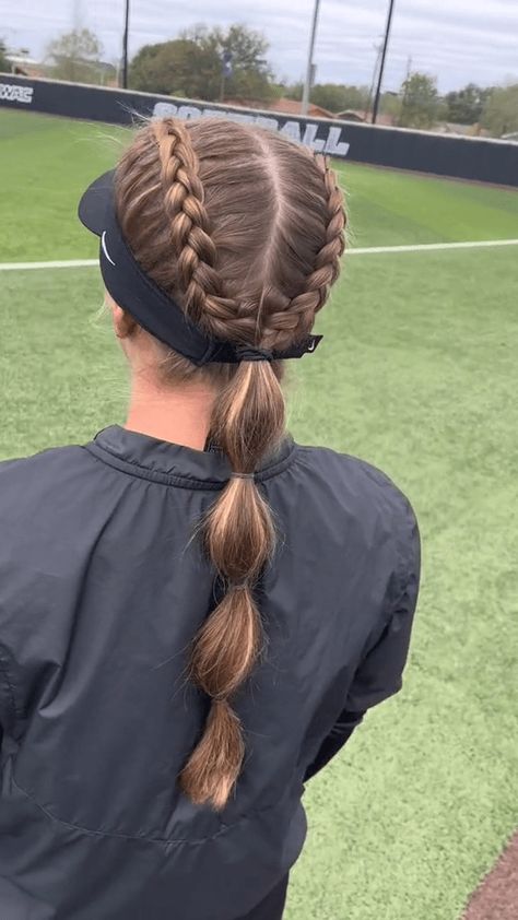 football game hairstyle Sport Hair Styles Basketball, Softball Hair Tutorial, Softball Hair For Pictures, Athlete Braids Hairstyles, Easy Baseball Hairstyles, Hairstyles For Softball Players, Hairstyles For Softball Pictures, Hairstyle For Softball, Softball Bow Hairstyles