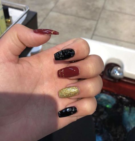 Gold Red And Black Nails, Black Red And Gold Nails, Quince Nails, Red And Gold Nails, Orange Nails, Prom Makeup, Luxury Nails, Gold Collection, Gold Nails