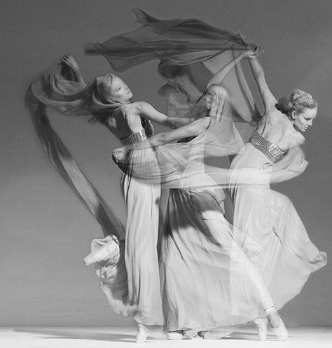 Danse Movement Photography, Dance Movement, Multiple Exposure, Three Graces, Ballet Photography, Ballet Beautiful, Margaret Atwood, Dance Photos, Foto Art