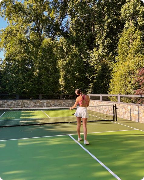 Pickle Ball Astethic, Girly Tennis Aesthetic, Pickel Ball Outfits, Summer Tennis Aesthetic, Aesthetic Sports Pictures, Preppy Tennis Aesthetic, Tennis Summer Aesthetic, Summer Sports Aesthetic, Pickel Ball Aesthetic