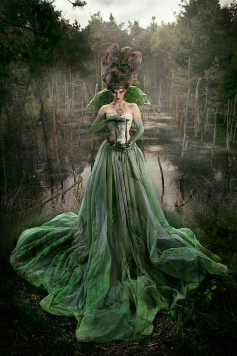 Explore Sturmideenkind's photos on Flickr. Sturmideenkind has uploaded 64 photos to Flickr. Magic Creatures, Fairytale Photography, Fantasy Photography, Fantasy Costumes, Shooting Photo, Dark Beauty, Green Lace, Fantasy Fashion, Bob Marley