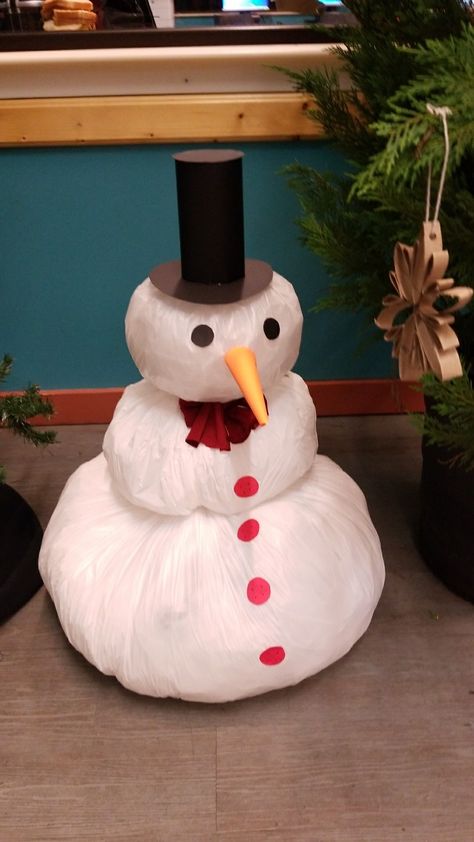 Snowman made from recycled materials Recycled Snowman Project, Snowman Recycled Materials, Preschool Homework, Homework Ideas, Snowman Crafts Diy, Kids Homework, Diy Snowman, Best Out Of Waste, Christmas Collectibles