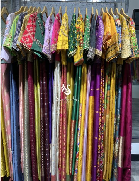 Saree Closet Organization, Blouse Organization, Saree Cupboard Ideas, Saree Organization Ideas, Saree Wardrobe Organisation, Saree Organization In Closet, Indian Bedroom Design, Baskets Decor, Bedroom Ideas For Small Rooms Diy