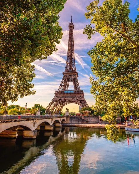 France Background, Torre Eiffel Paris, Eiffel Tower Photography, River Seine, Paris Tour Eiffel, Paris Itinerary, Paris Wallpaper, Powerpoint Slides, Paris Images