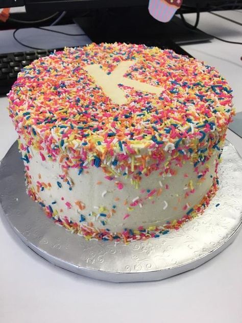 Preppy Birthday Cake, Birthday Cake Sprinkles, Sprinkle Birthday Cake, Cakes Colorful, Sprinkle Birthday, Preppy Birthday, Sprinkles Birthday Cake, 15th Birthday Cakes, Cake Sprinkles