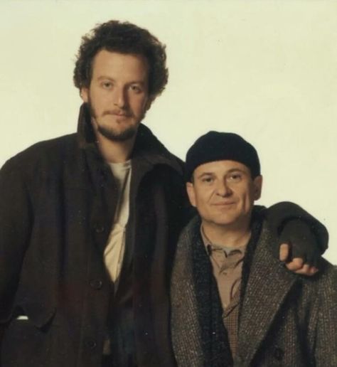 HARRY AND MARV (WET BANDITS) HOME ALONE Harry Home Alone, Marv Home Alone, Home Alone Characters, Kevin Home Alone, Home Alone 1, Netflix Christmas Movies, Home Alone 1990, Christmas Gallery Wall, Joe Pesci