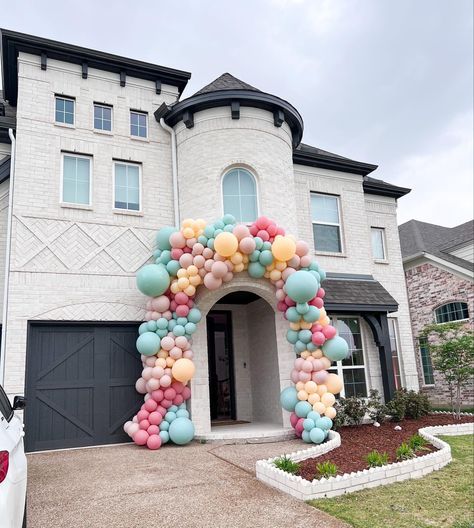 Balloon Arch Around Door, Balloon Garland Around Door, Front Door Balloon Arch, Balloon Arch Doorway, Balloon Gate Entrance, Balloon Arch Driveway, Entrance Balloon Arch, Balloon Arch Walkway Entrance, Outdoor Balloon Arch