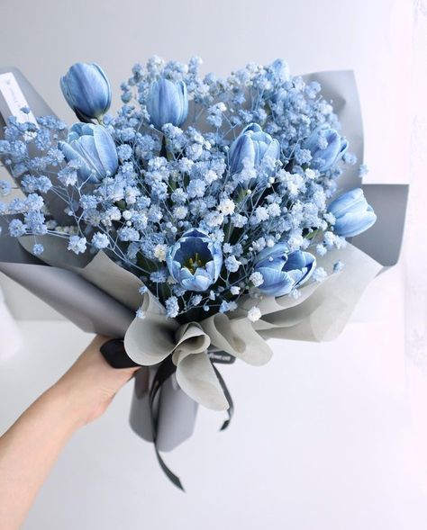 Minimalist Shelf Decor, Flowers For Him, Tulip Bouquets, Baby's Breath Bouquet, Minimalist Shelf, Wedding Flowers Tulips, Blue Flowers Bouquet, Tulip Wedding, Breath Flowers