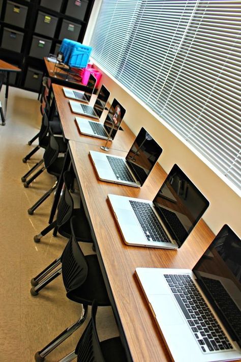 School Content Ideas, It Classroom Design, School Computer Room Design, School Classroom Design, School Computer Room, Bow Window Blinds, Computer Lab Design, Affirmations For Teachers, Computer Pictures