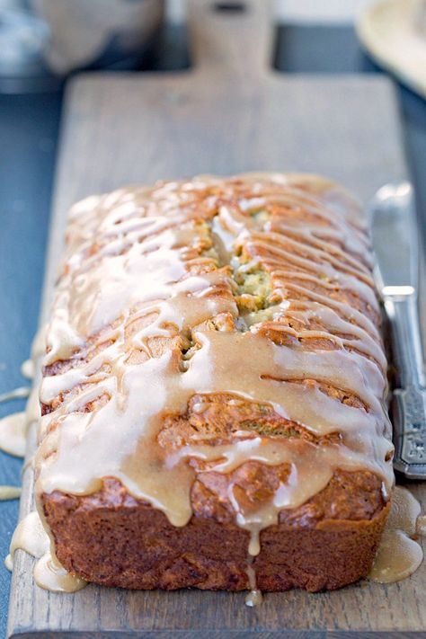 Brown Butter Glazed Banana Bread - i heart eating Bread Glaze Recipe, Bread Glaze, Banana Bread Glaze, Glazed Banana Bread, Butter Banana Bread, Moist Banana Bread, Browned Butter, Loaf Of Bread, Velvet Cupcakes