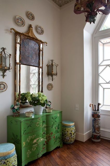 the style saloniste: A Russian Passion for Chinoiserie: Charming and Inspiring New Interiors by Kirill Istomin, and a Russian Mystery Solved Chinoiserie Library, Chinoiserie Interior, Colorful Rooms, Russian Interiors, Chinoiserie Decor, Weekend Home, Colonial Homes, Asian Interior, Asian Aesthetic