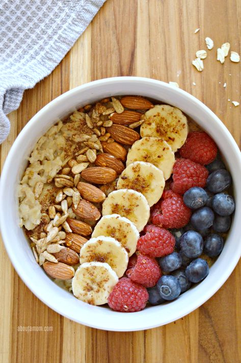 Rolled Oats Recipe Breakfast, Fruit Oatmeal, Whole Grain Oatmeal, Oatmeal Bowl, Daily Nutrition, Breakfast Meals, Oatmeal Bowls, Oats Recipe, Healthy Recipe Videos